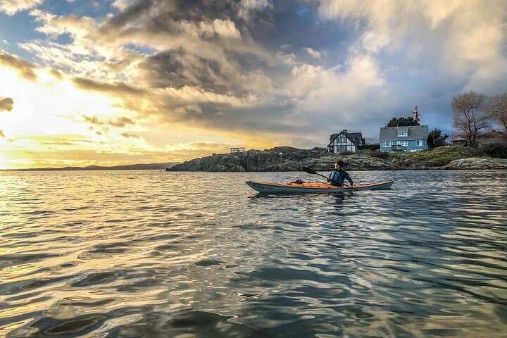 Victoria Harbour Sunset Kayak Tour