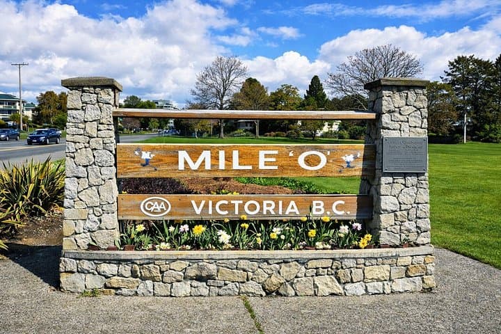2-hour Victoria Express Highlights Tour (1–9 pax)